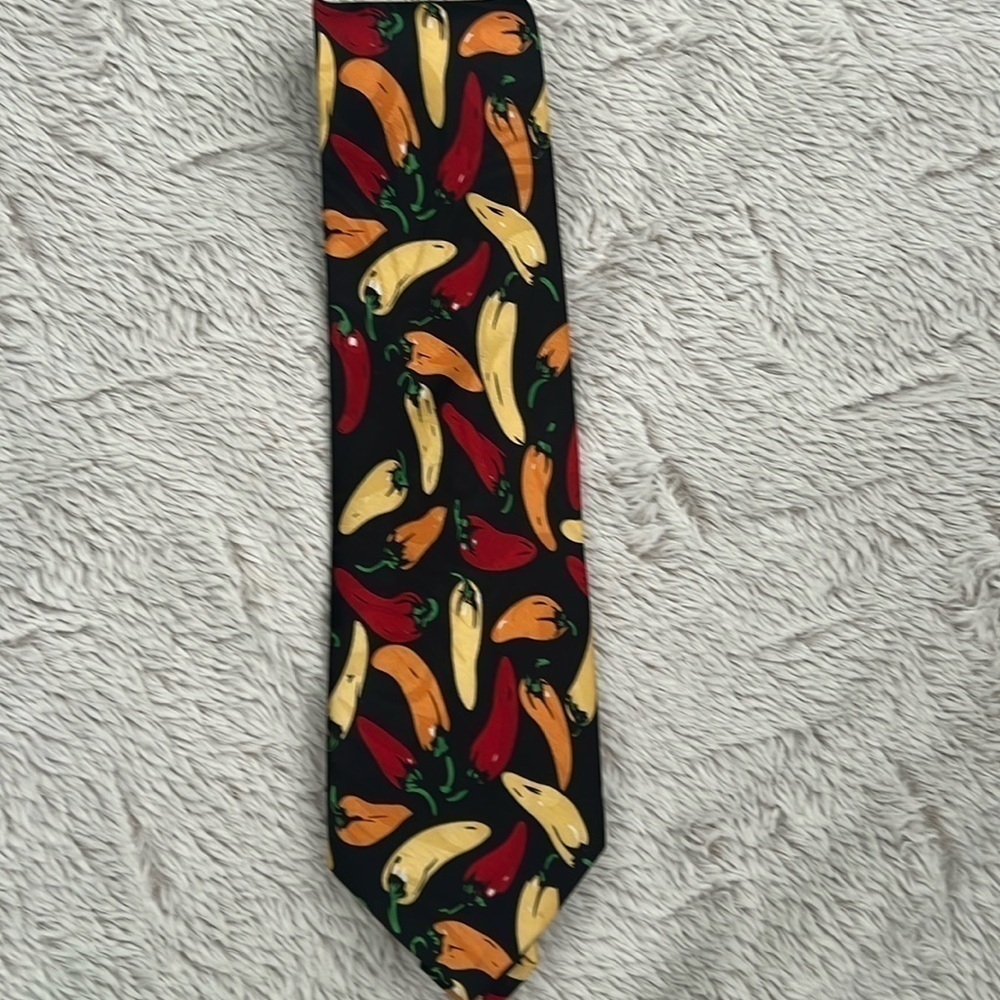 Beverly Hills Polo Club Novelty Pepper Theme Toe